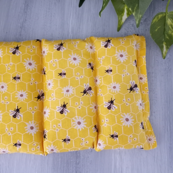 Microwavable Heating Pad Bumble Bees and Daisies Heat Pack - Picture 4 of 7
